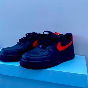 Black & Red AF1 W 6.5 Kids 5
